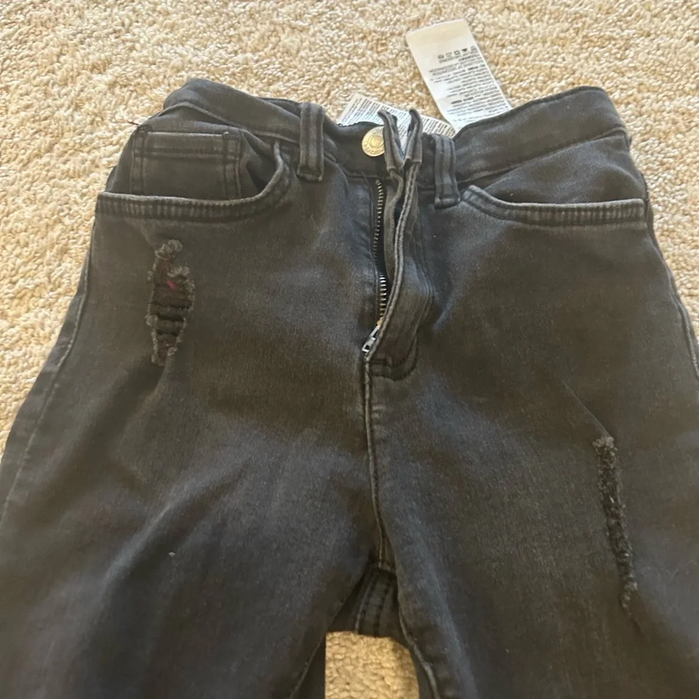 Girls Levi’s distressed jeans black denim in size 10